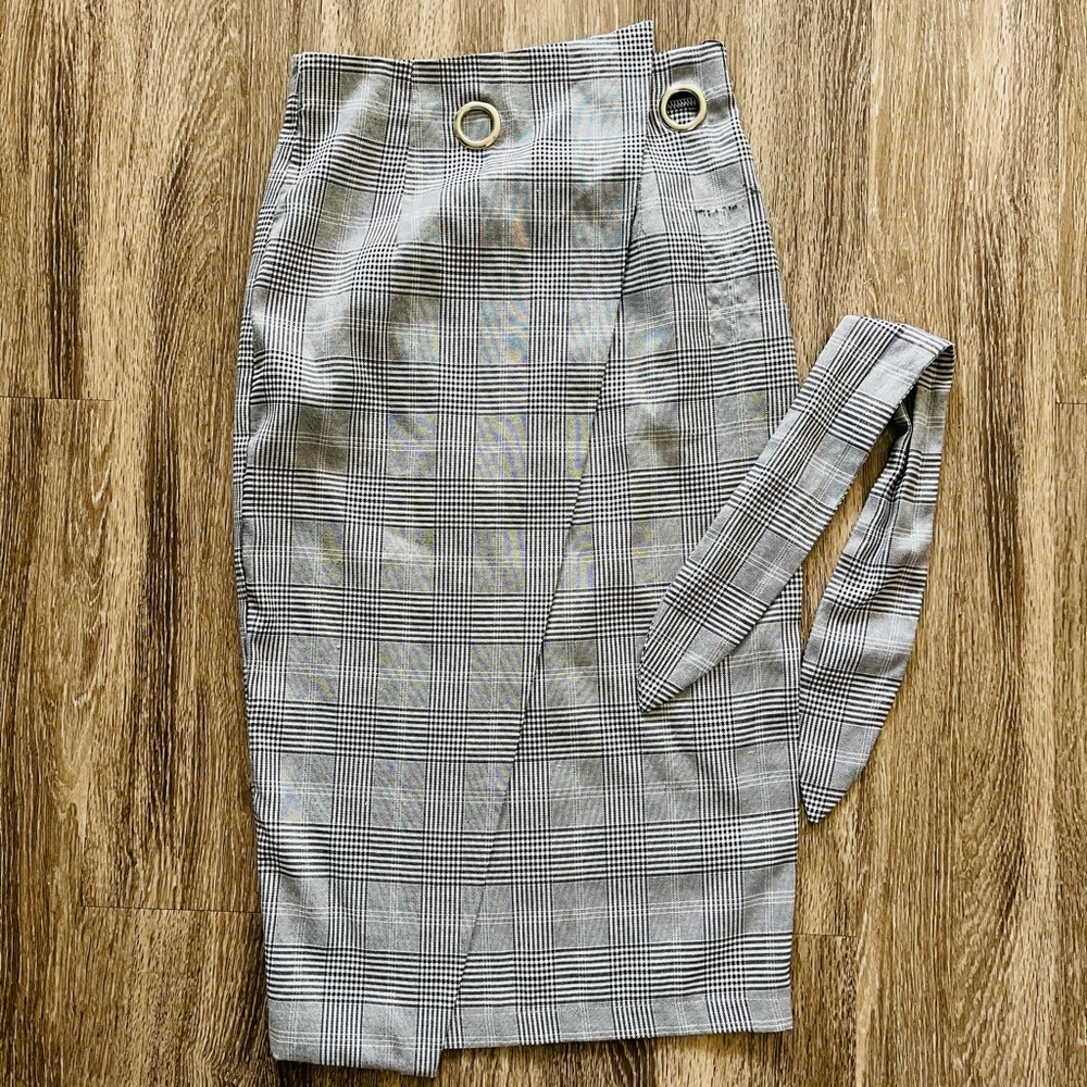 Checked pencil skirt